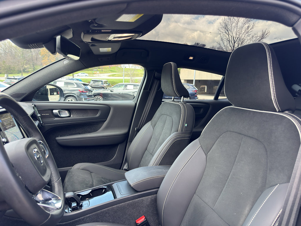 Used 2023 Volvo C40 P8 Recharge Ultimate image 12