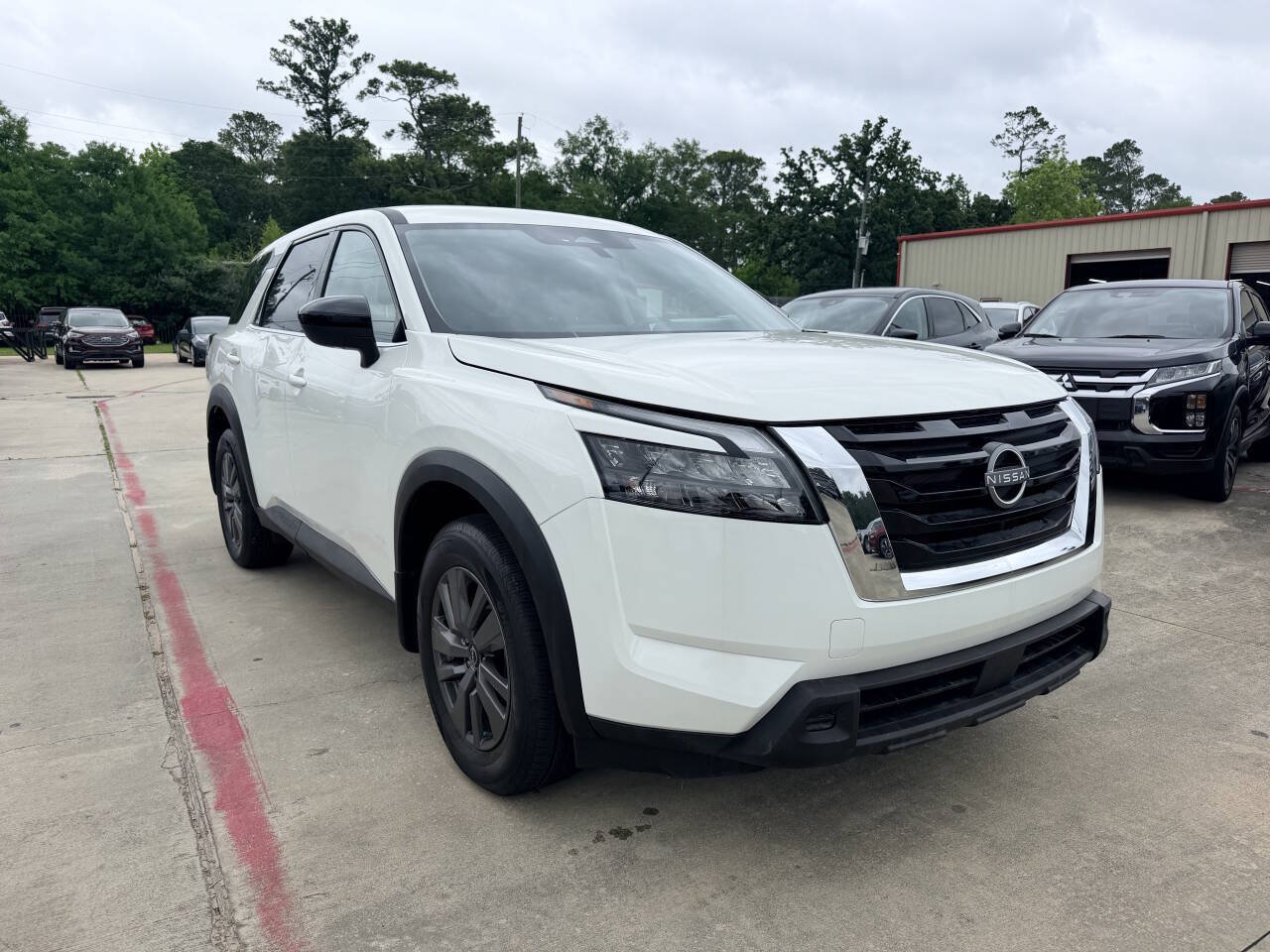 Used 2025 Nissan Pathfinder S FWD image 4