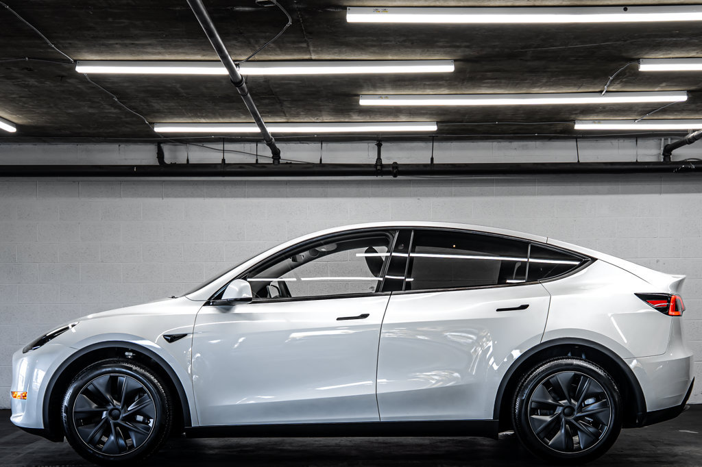 Used 2025 Tesla Model Y Long Range RWD image 2