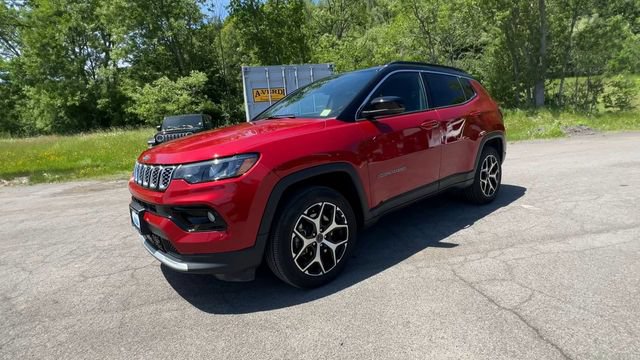 Used 2025 Jeep Compass Limited AWD/4WD image 4