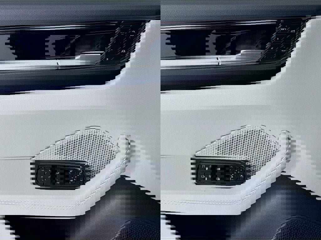 New 2026 Porsche Macan Electric image 11