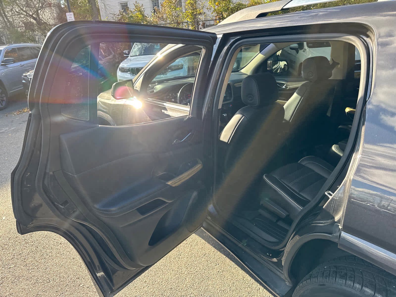 Used 2019 GMC Acadia Denali w/ Technology Package image 31