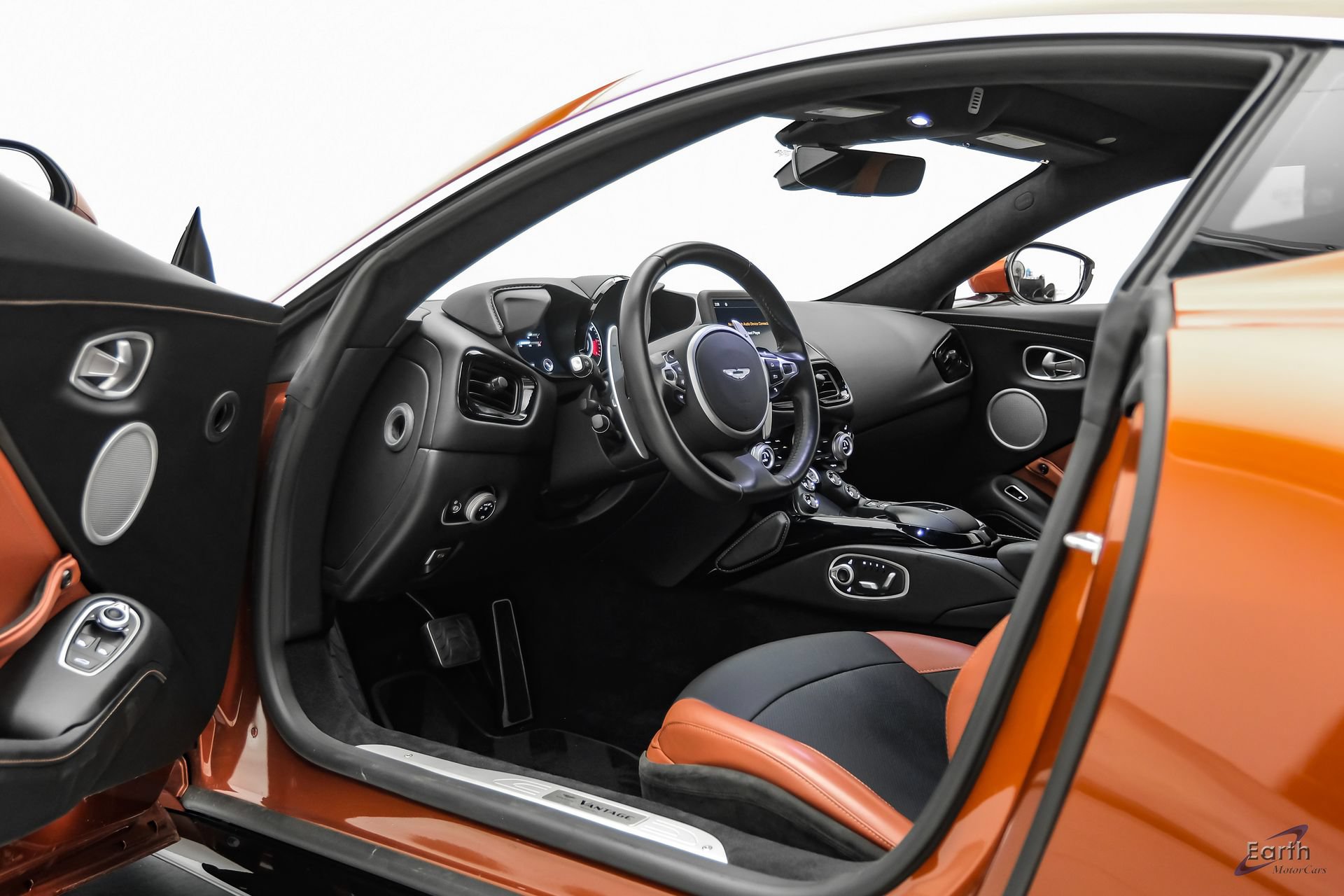 Used 2019 Aston Martin V8 Vantage Coupe RWD image 38