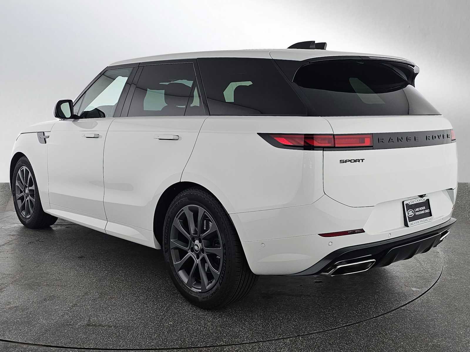 Used 2024 Land Rover Range Rover Sport Dynamic SE AWD/4WD image 3