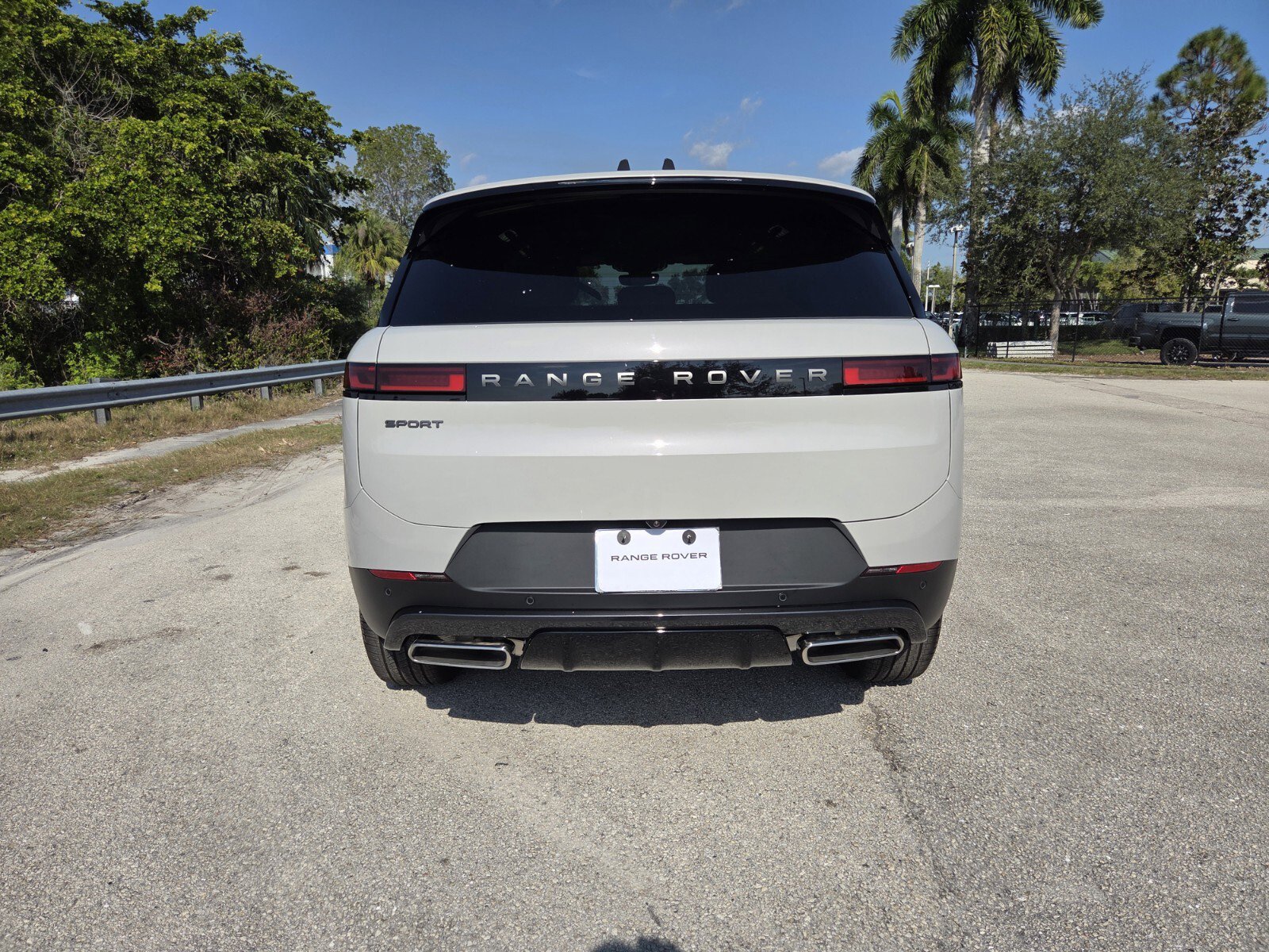 New 2025 Land Rover Range Rover Sport SE image 6