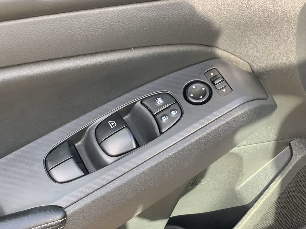 Used 2025 Nissan Altima 2.5 SV FWD image 21