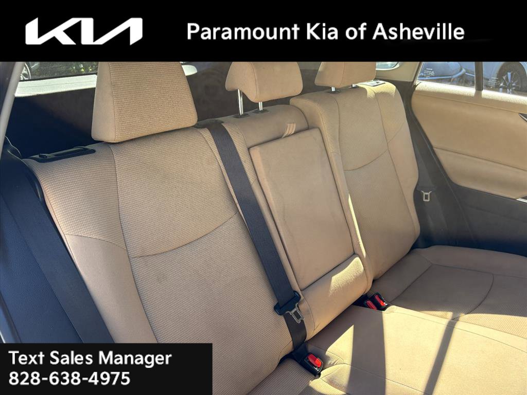 Used 2019 Toyota RAV4 LE AWD/4WD image 19