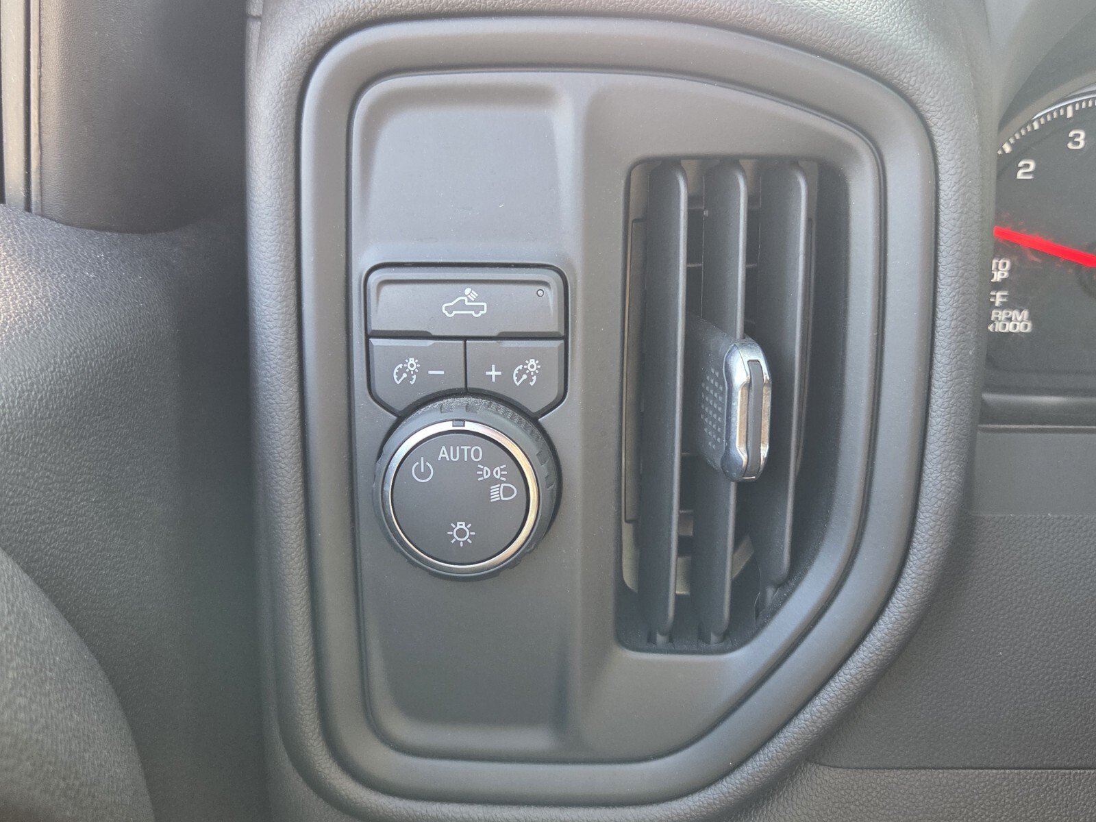 Used 2023 Chevrolet Silverado 1500 Custom RWD image 21