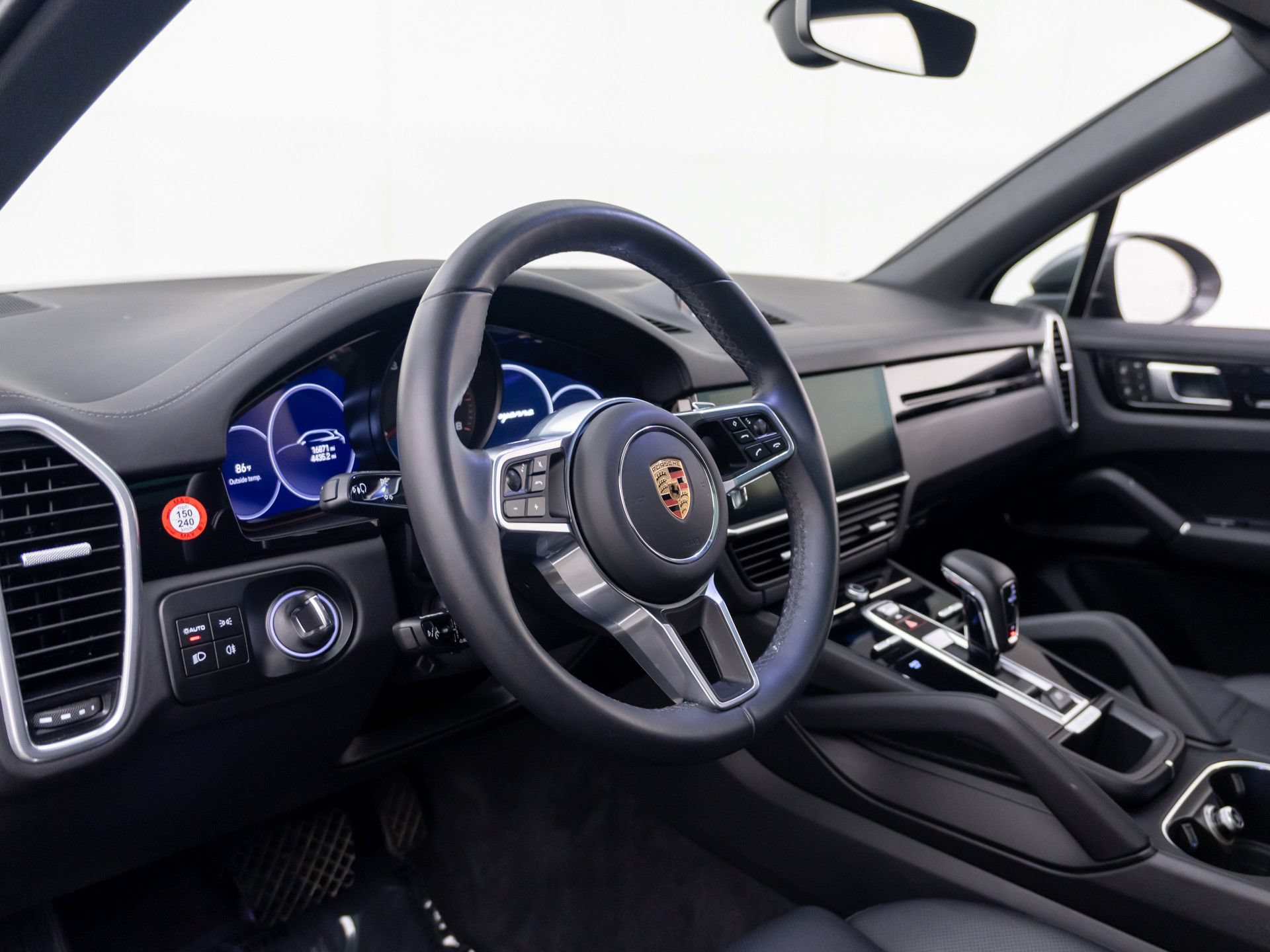 Certified 2023 Porsche Cayenne AWD/4WD image 4