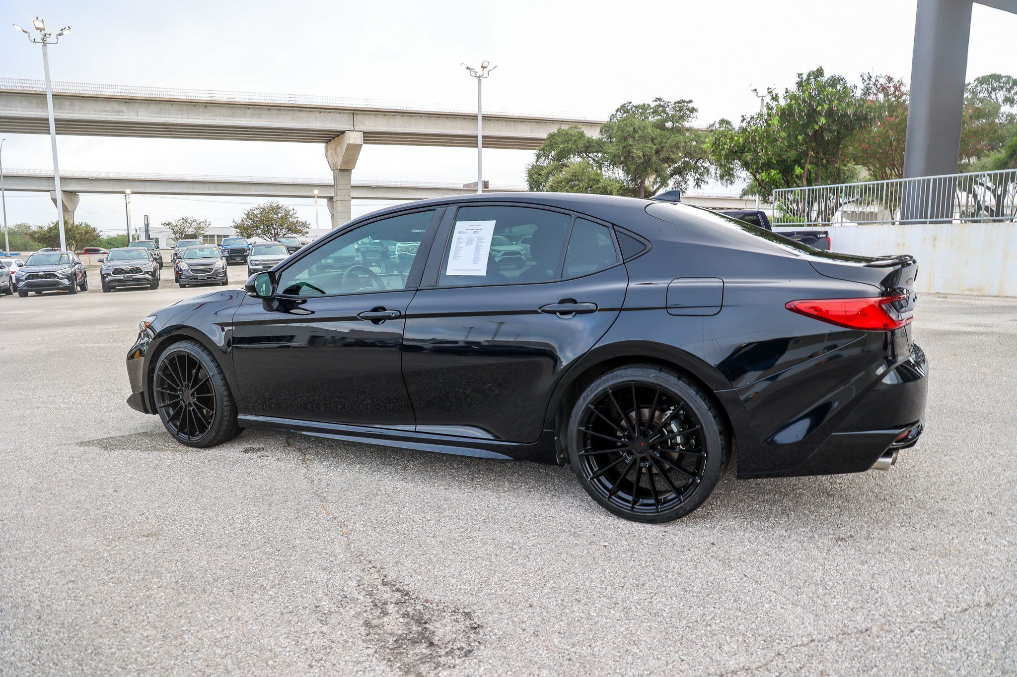 Used 2025 Toyota Camry XSE FWD image 10