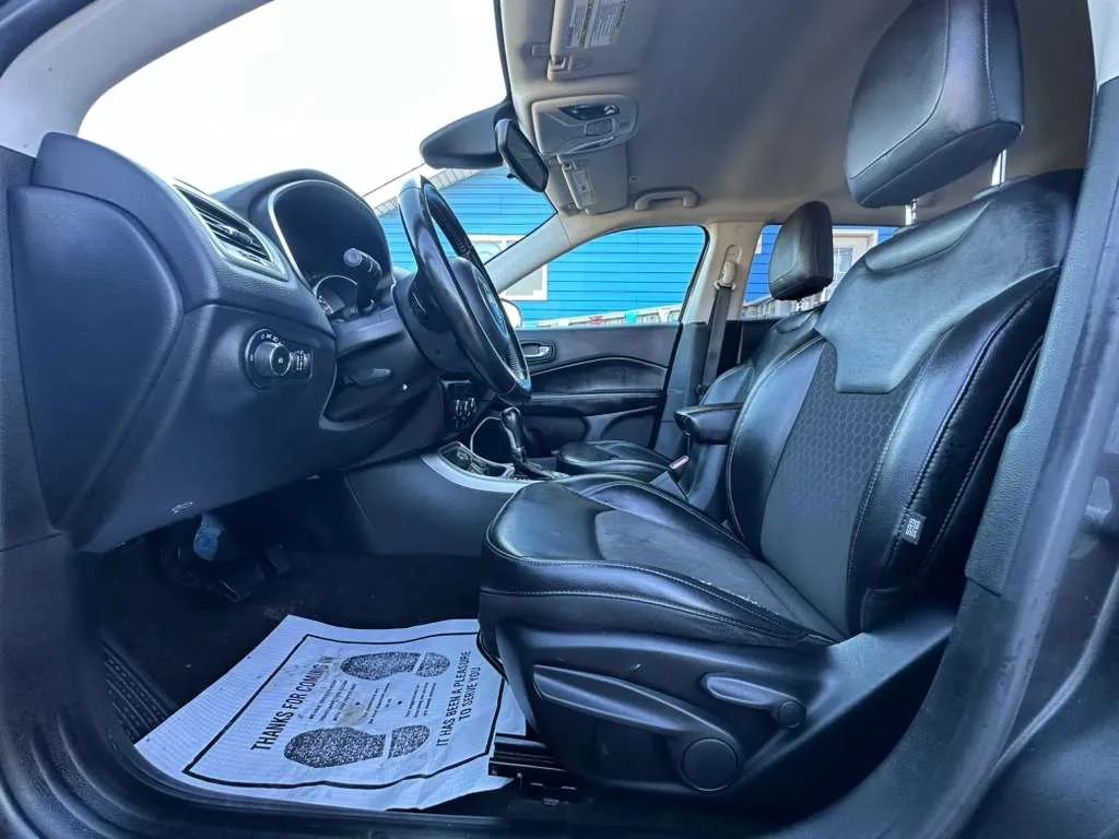 Used 2018 Jeep Compass Latitude image 11