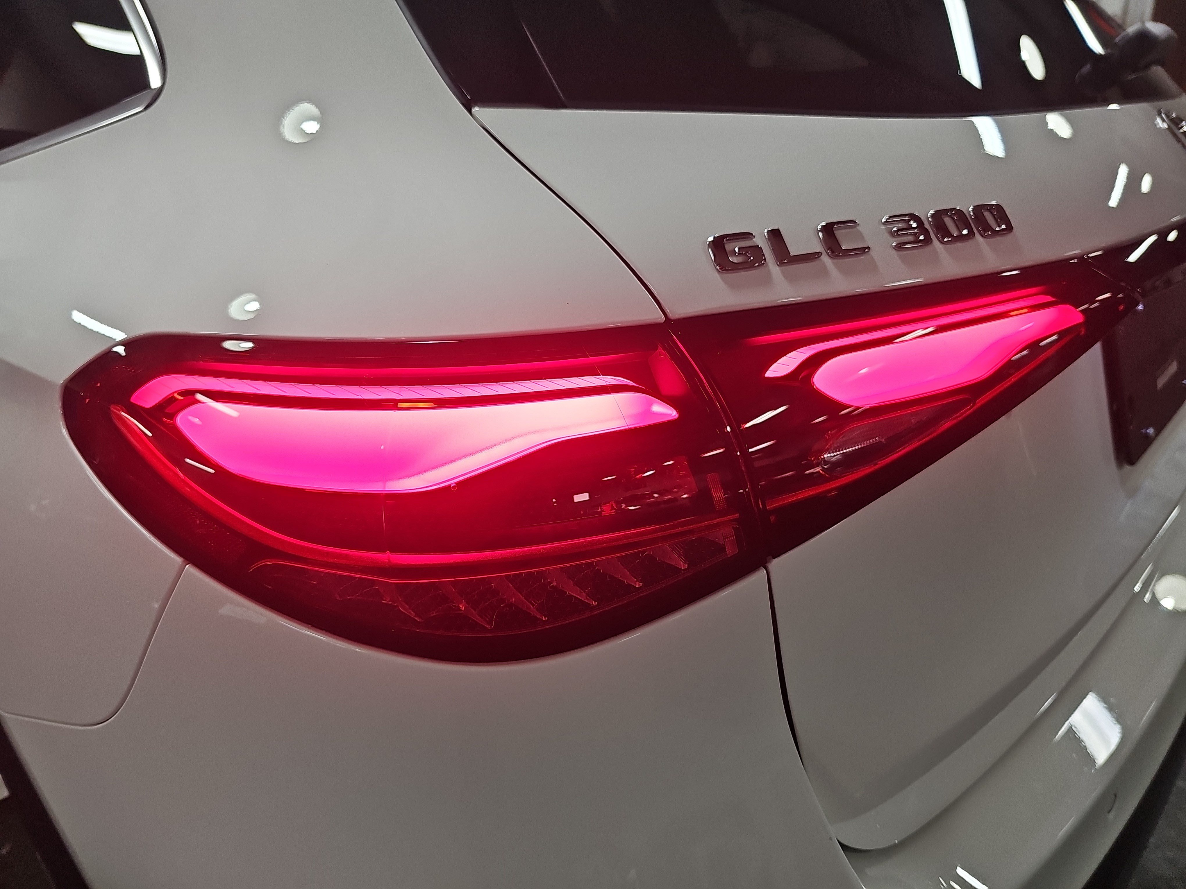 Used 2025 Mercedes-Benz GLC 300 4MATIC image 35