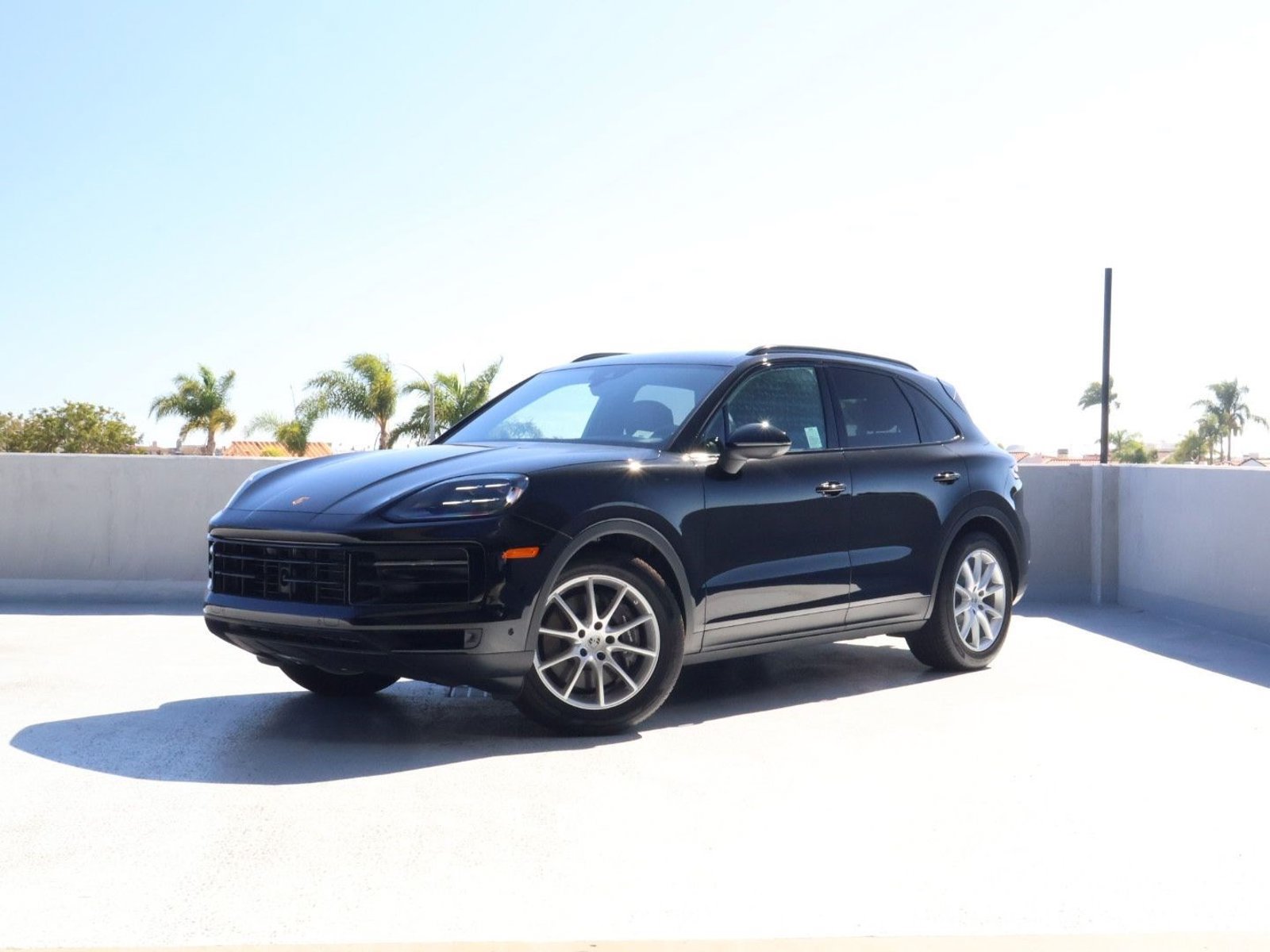 Certified 2025 Porsche Cayenne AWD/4WD image 1
