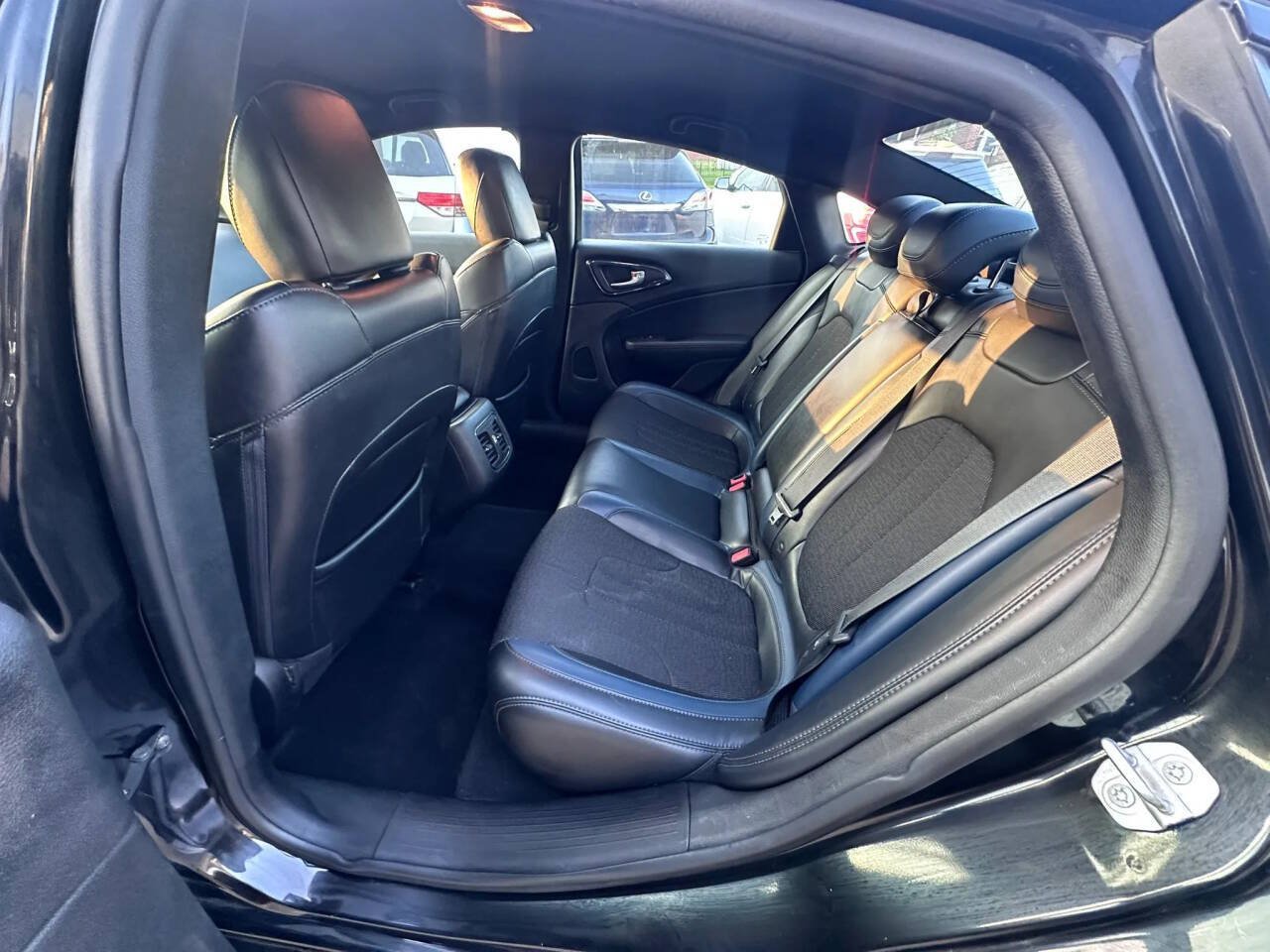 Used 2016 Chrysler 200 S w/ Comfort Group FWD image 12