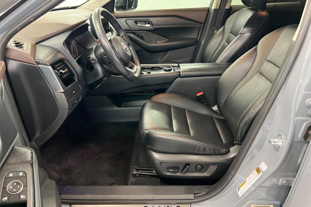 Used 2023 Nissan Rogue SL w/ SL Premium Package image 17