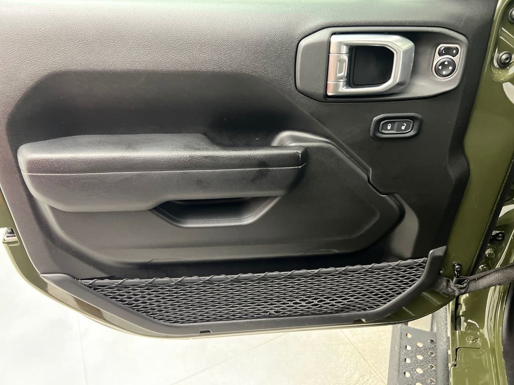 Used 2024 Jeep Wrangler Unlimited Rubicon w/ XTREMEE 35" Tire Package AWD/4WD image 11