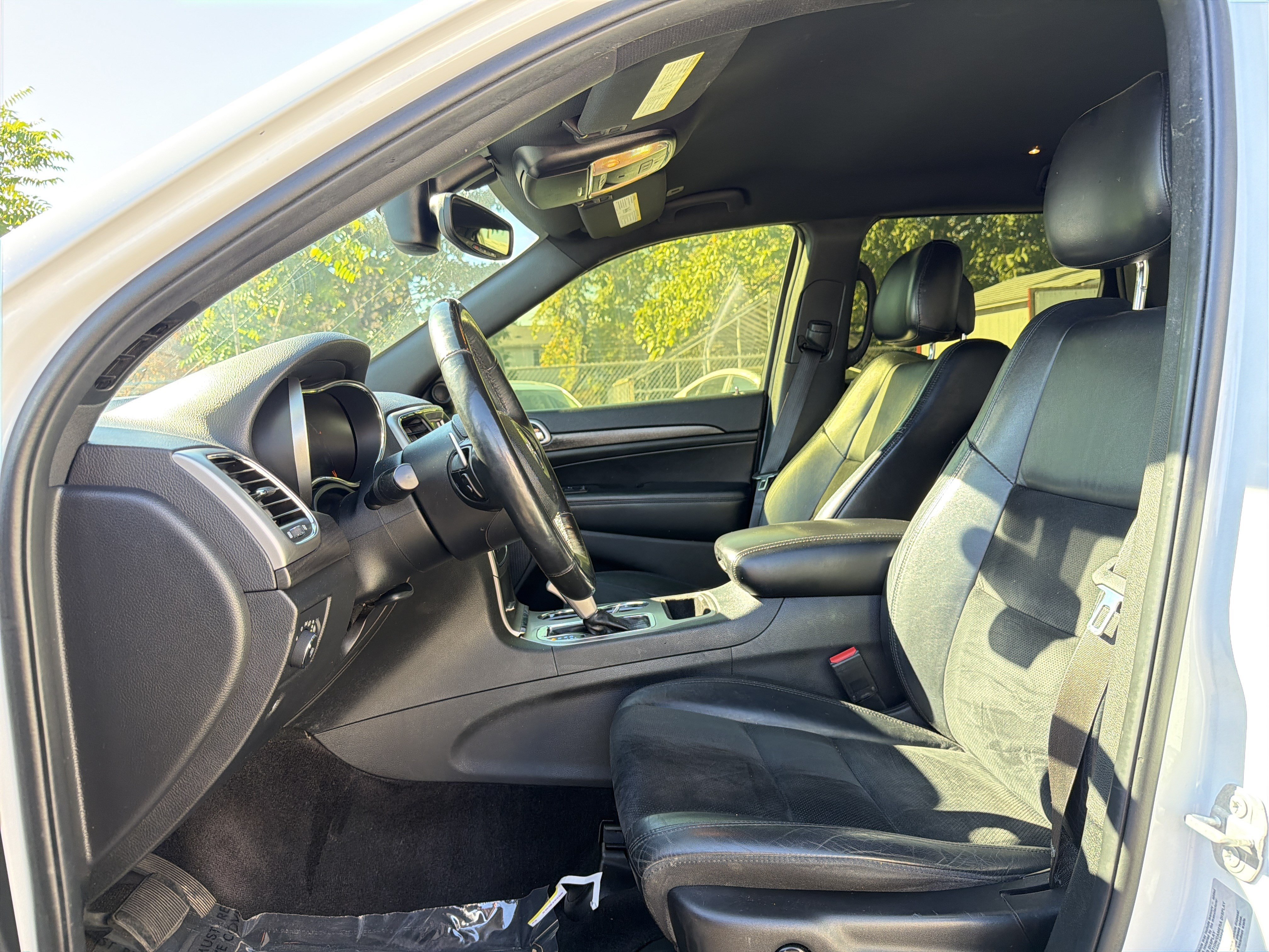Used 2017 Jeep Grand Cherokee Altitude RWD image 8