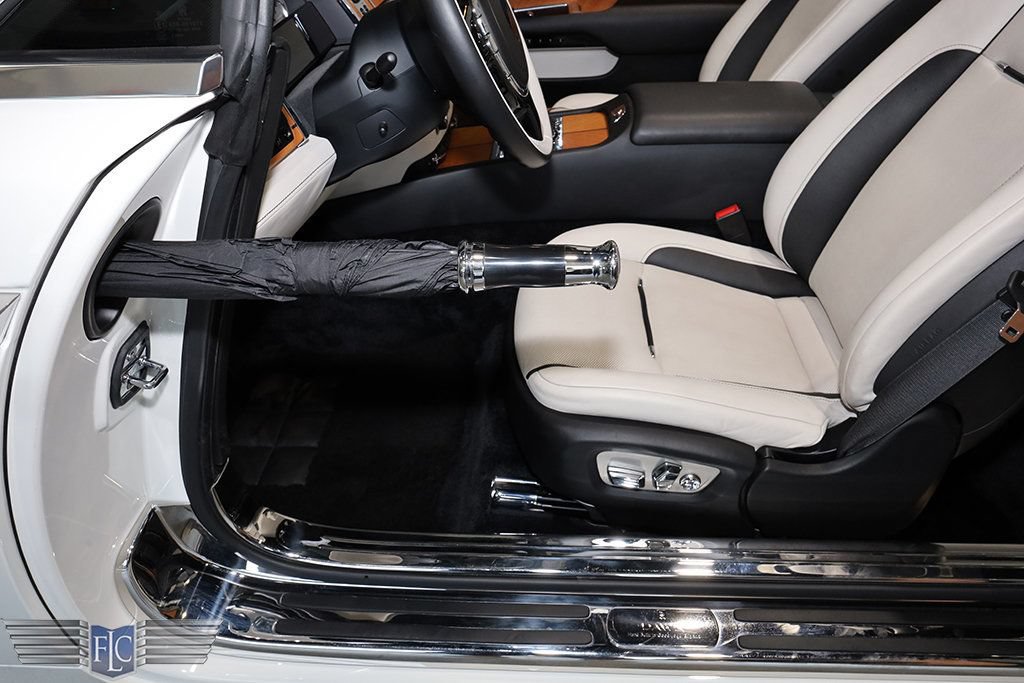 Used 2017 Rolls-Royce Dawn RWD image 20
