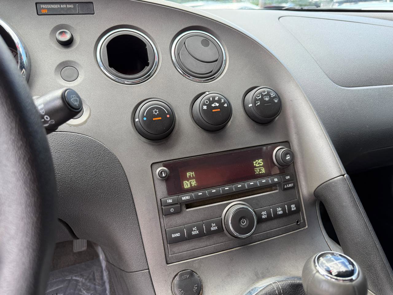 Used 2008 Pontiac Solstice Convertible image 12