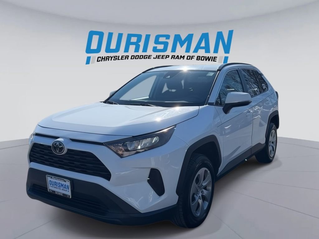 Used 2021 Toyota RAV4 LE image 2