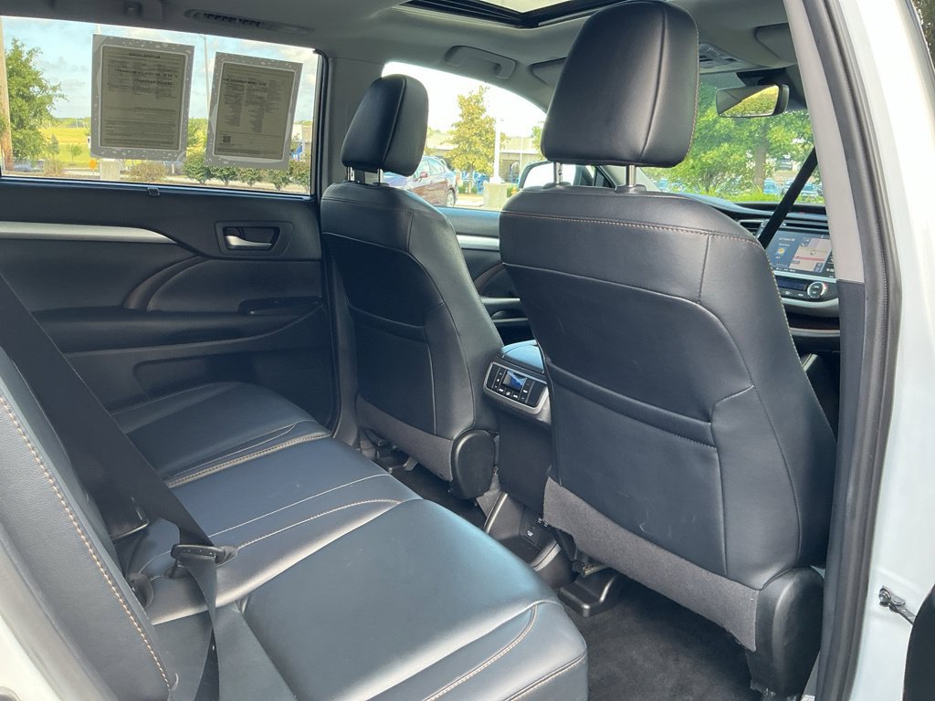 Used 2019 Toyota Highlander XLE AWD/4WD image 36