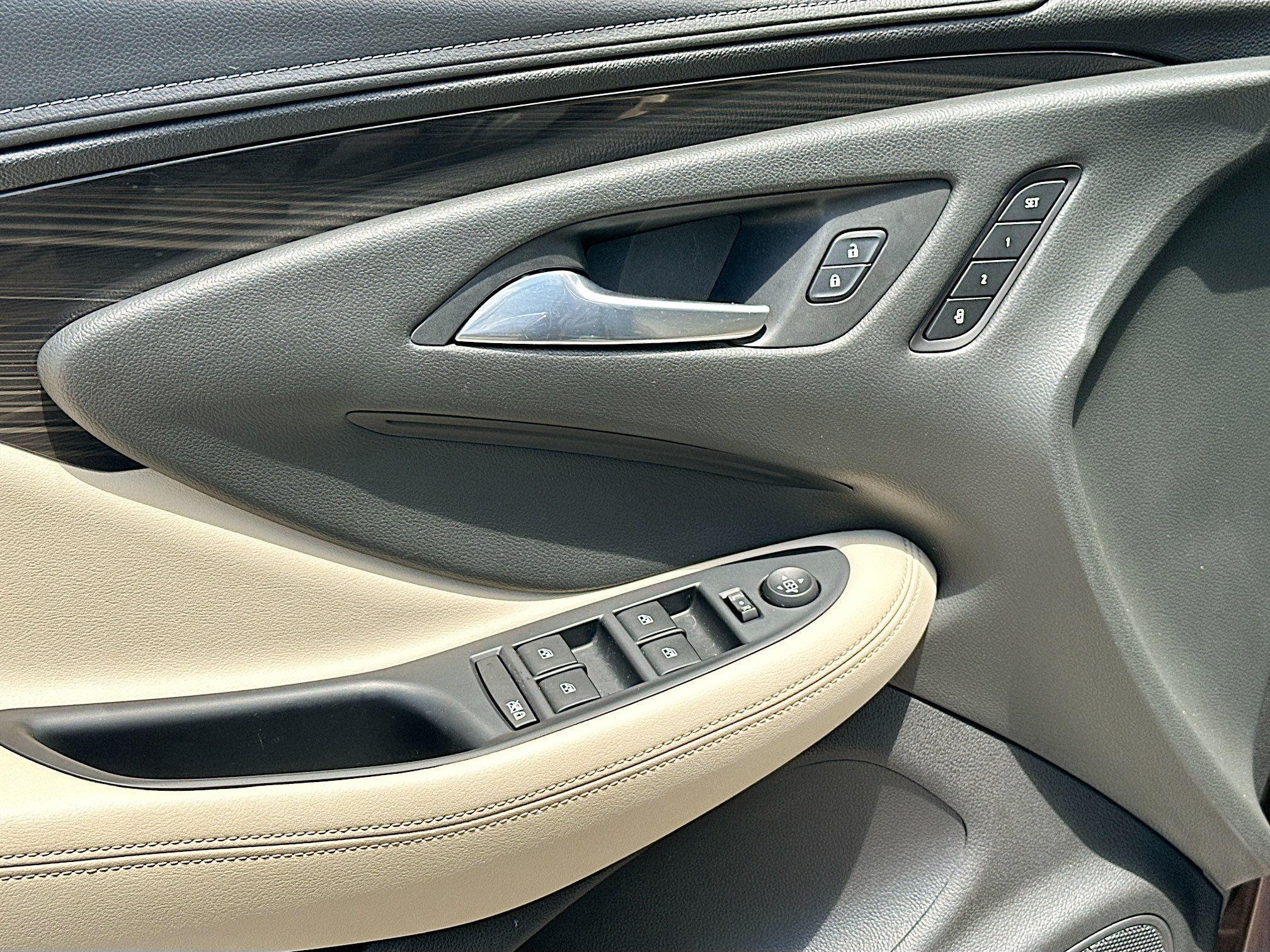 Used 2020 Buick Envision Essence w/ Experience Buick Package FWD image 16