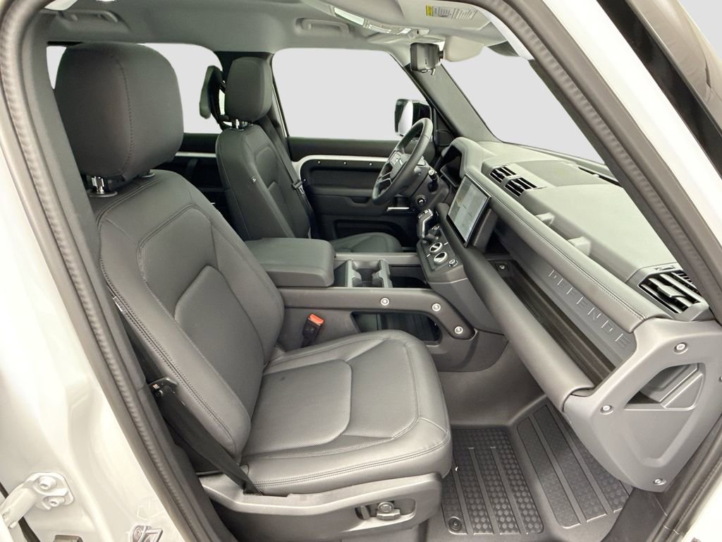 Used 2025 Land Rover Defender 110 S image 19