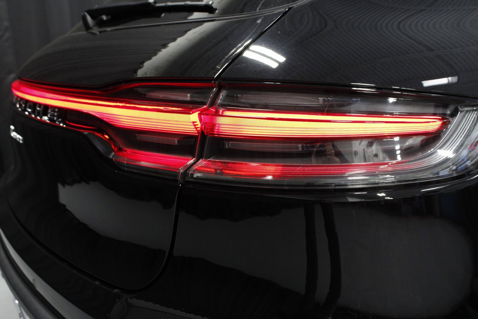 Certified 2025 Porsche Macan image 16