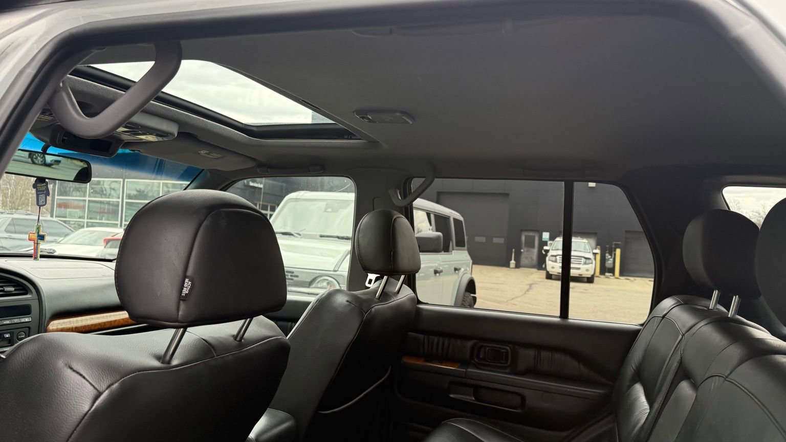 Used 2001 INFINITI QX4 4WD w/ (S02) Sport Pkg image 24