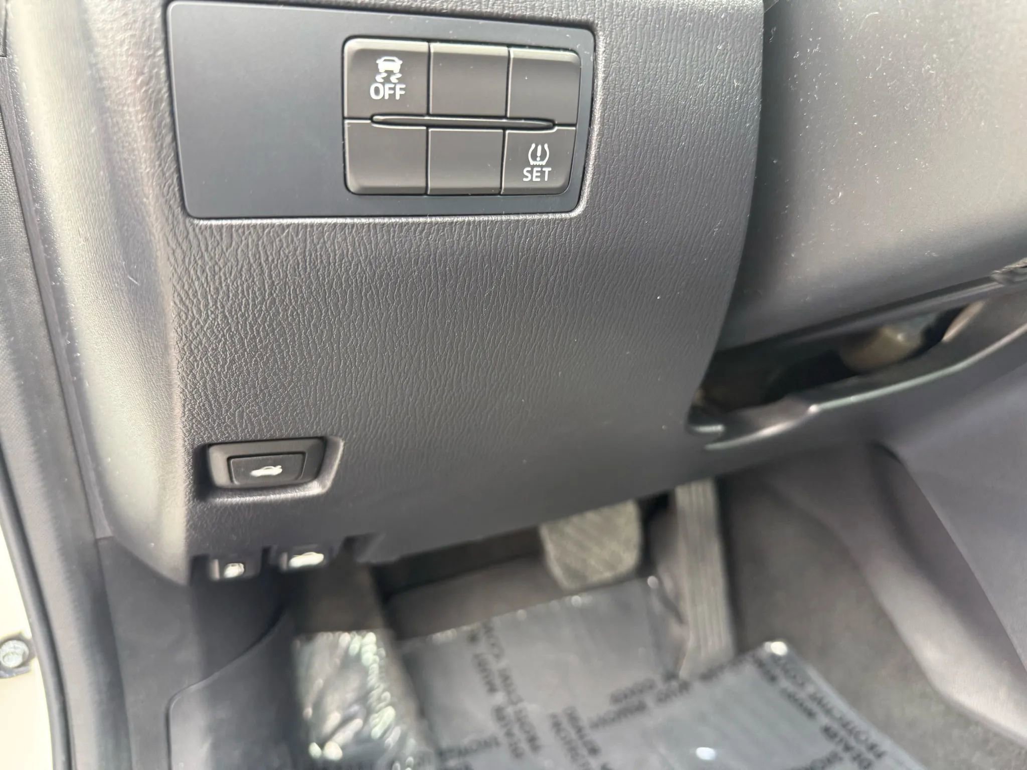 Used 2017 MAZDA MAZDA3 Touring image 11