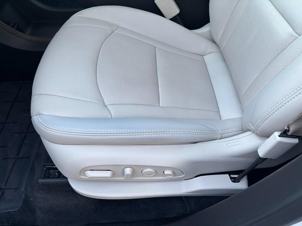 Used 2022 Buick Enclave Premium w/ Experience Buick Package FWD image 19