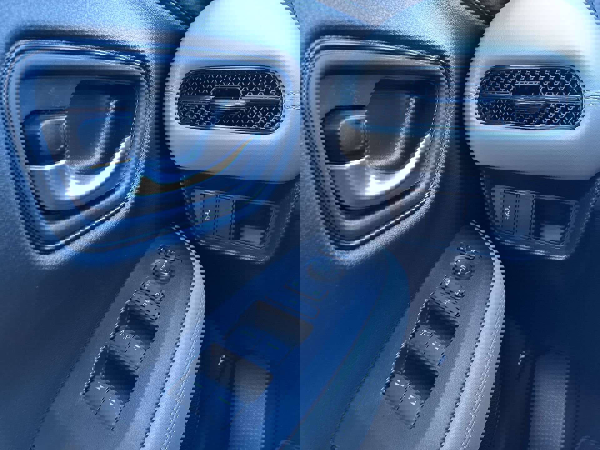 Certified 2026 Honda HR-V LX image 38