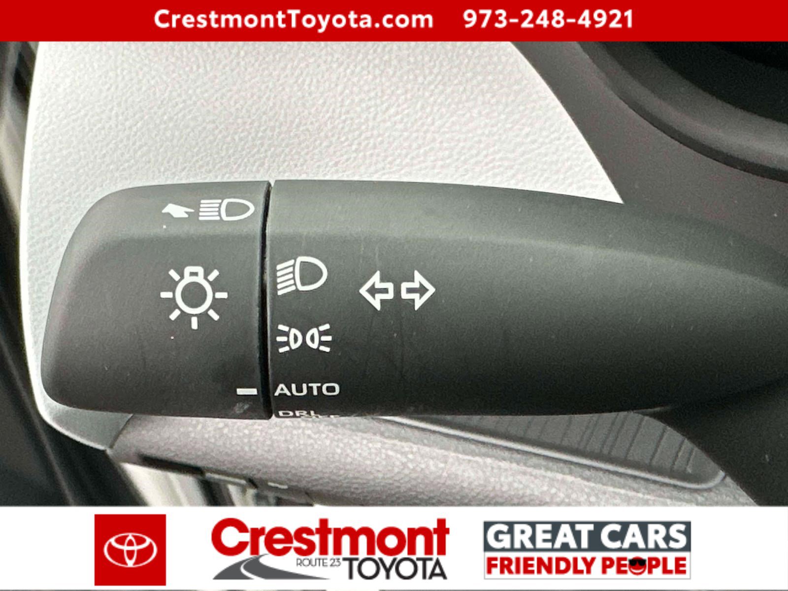 Used 2025 Toyota Sienna LE image 21