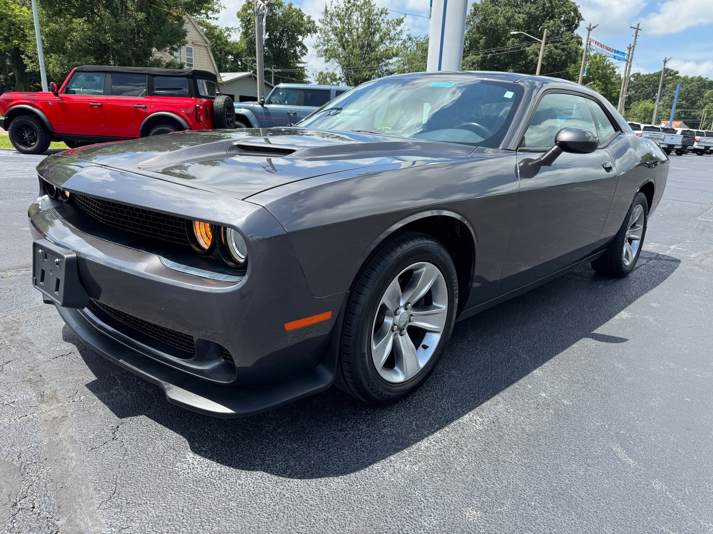 Used 2018 Dodge Challenger SXT RWD image 3