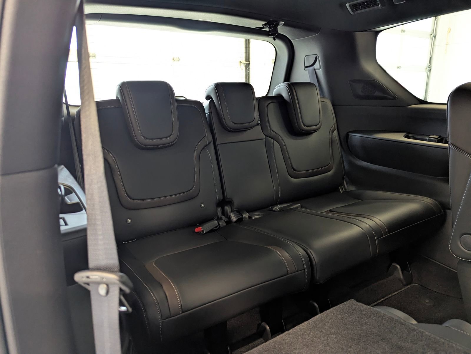 New 2025 Nissan Armada SL w/ Captain's Chari Seat Package image 16