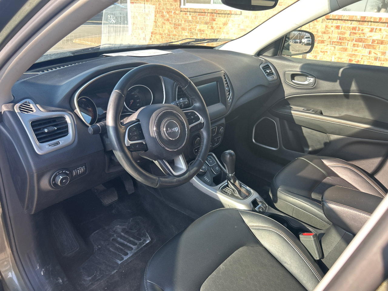 Used 2017 Jeep Compass Latitude w/ Popular Equipment Group image 19