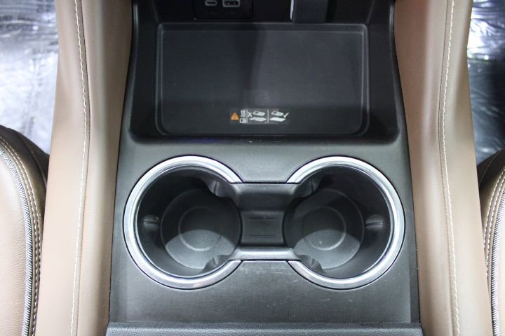 Used 2023 Chevrolet Suburban High Country image 35