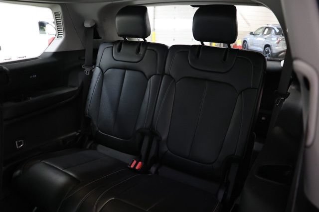 Used 2023 Jeep Grand Cherokee L Limited w/ Luxury Tech Group II AWD/4WD image 39