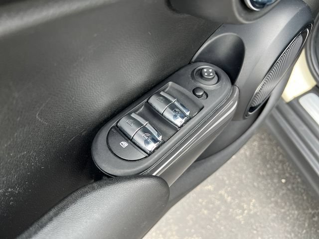 Used 2022 MINI Cooper 4-Door Hardtop FWD image 11