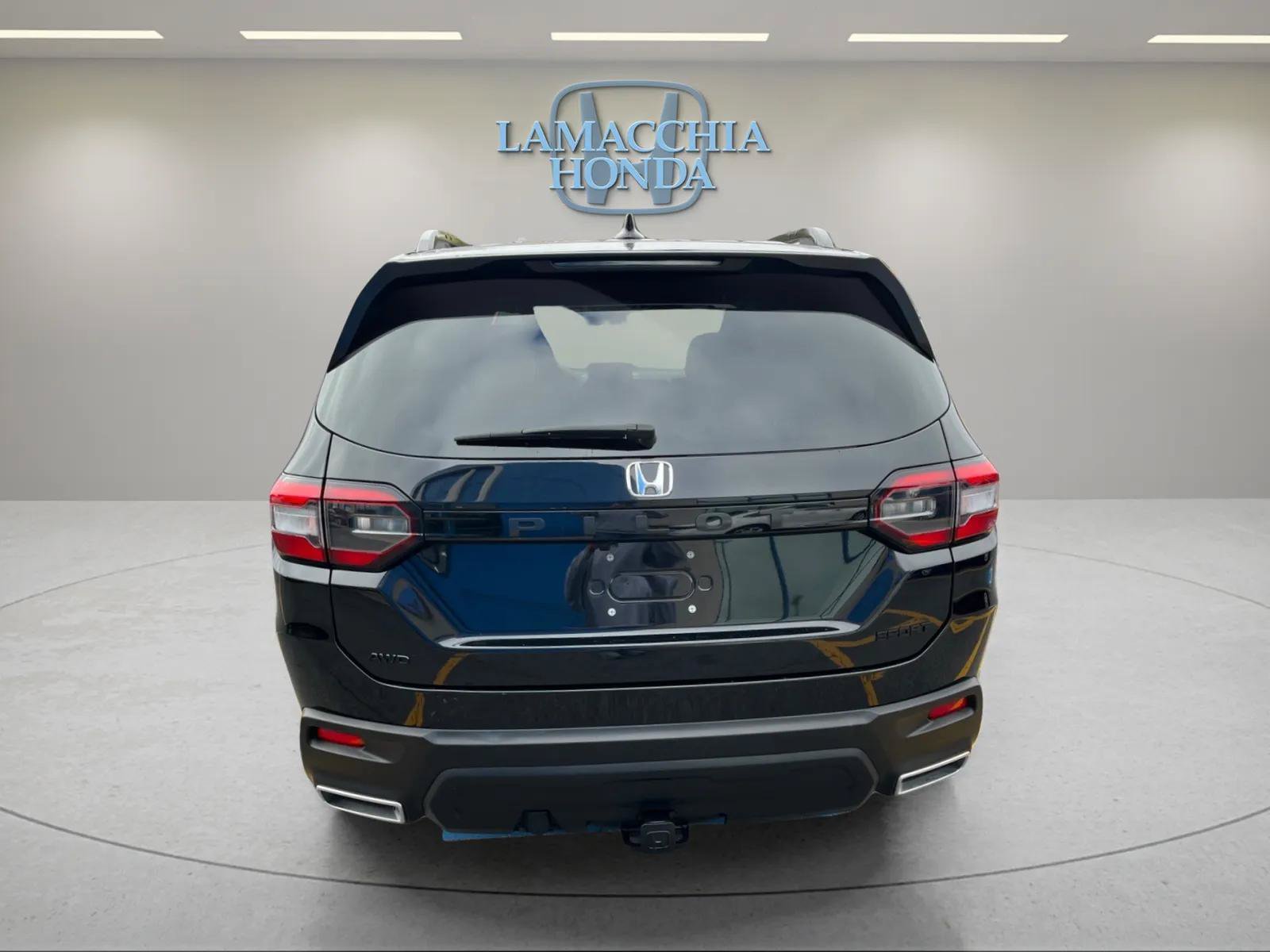 Used 2025 Honda Pilot Sport image 4