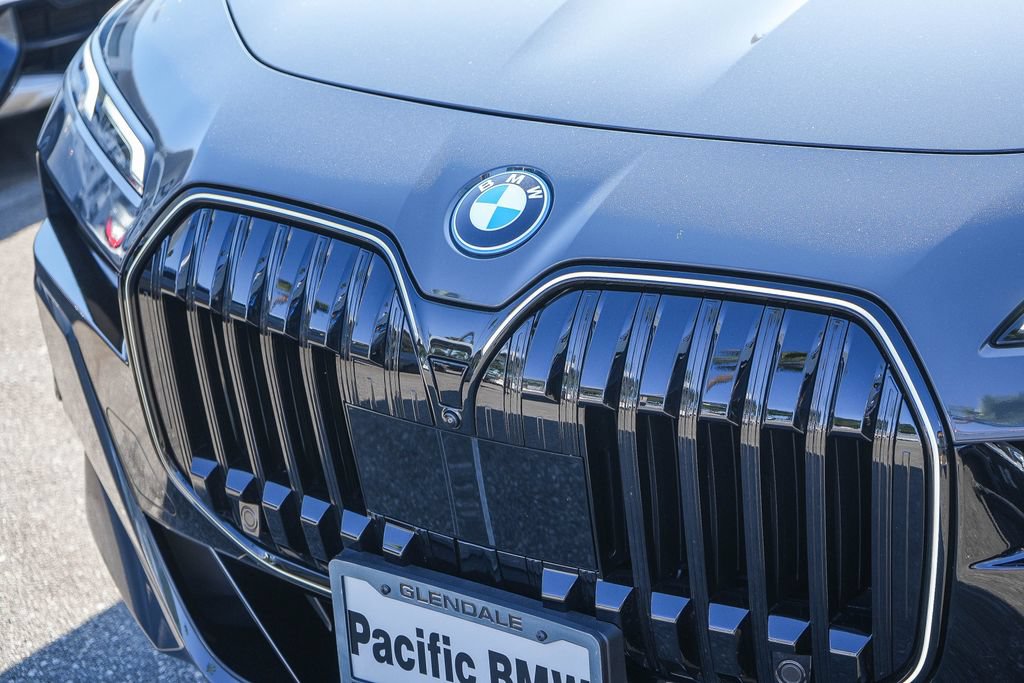 Used 2026 BMW 750e xDrive AWD/4WD image 10