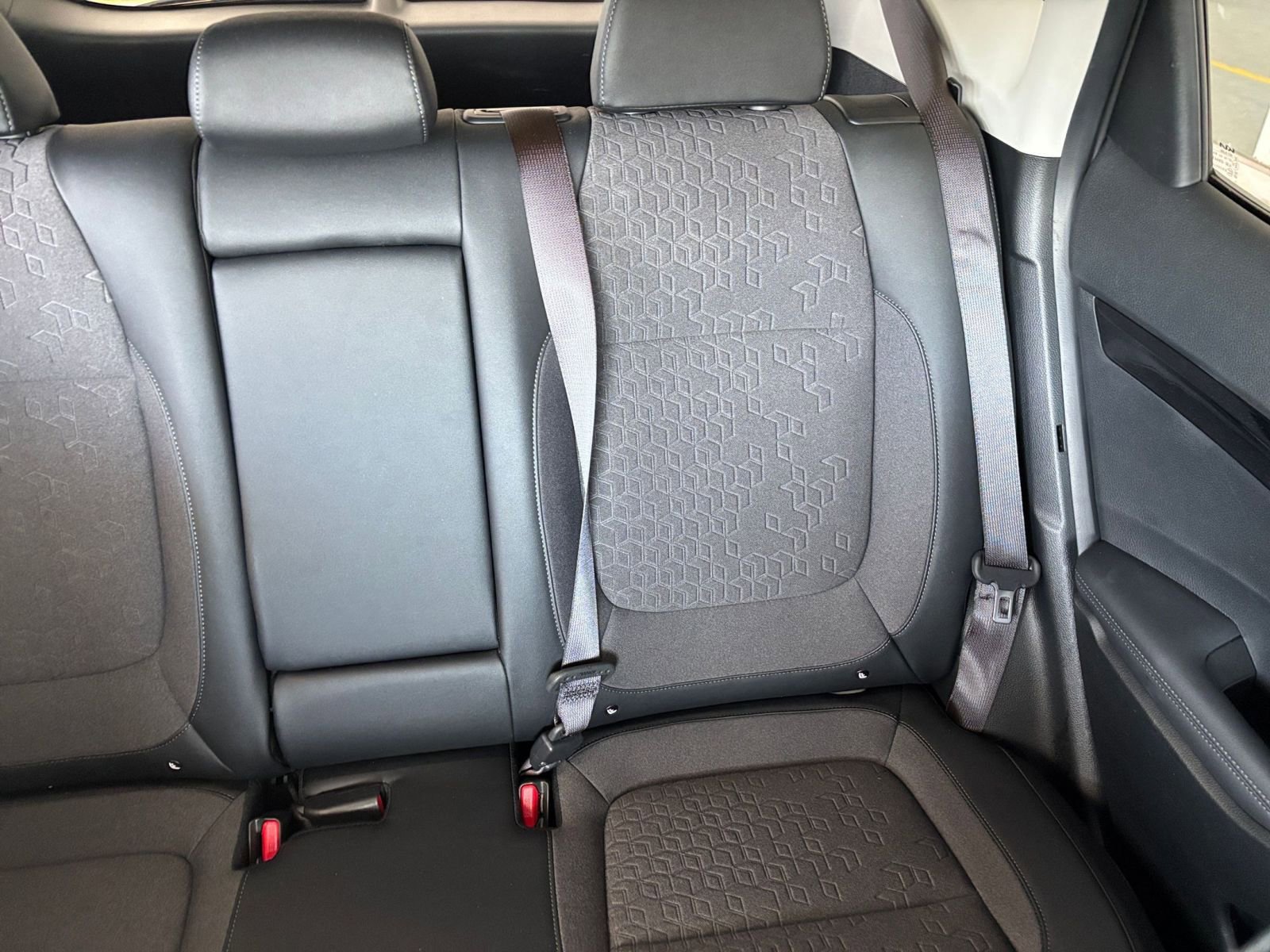 Used 2025 Kia Seltos S image 39