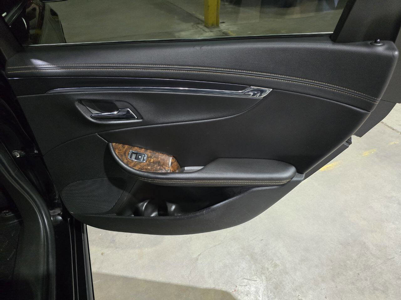 Used 2015 Chevrolet Impala LT image 30