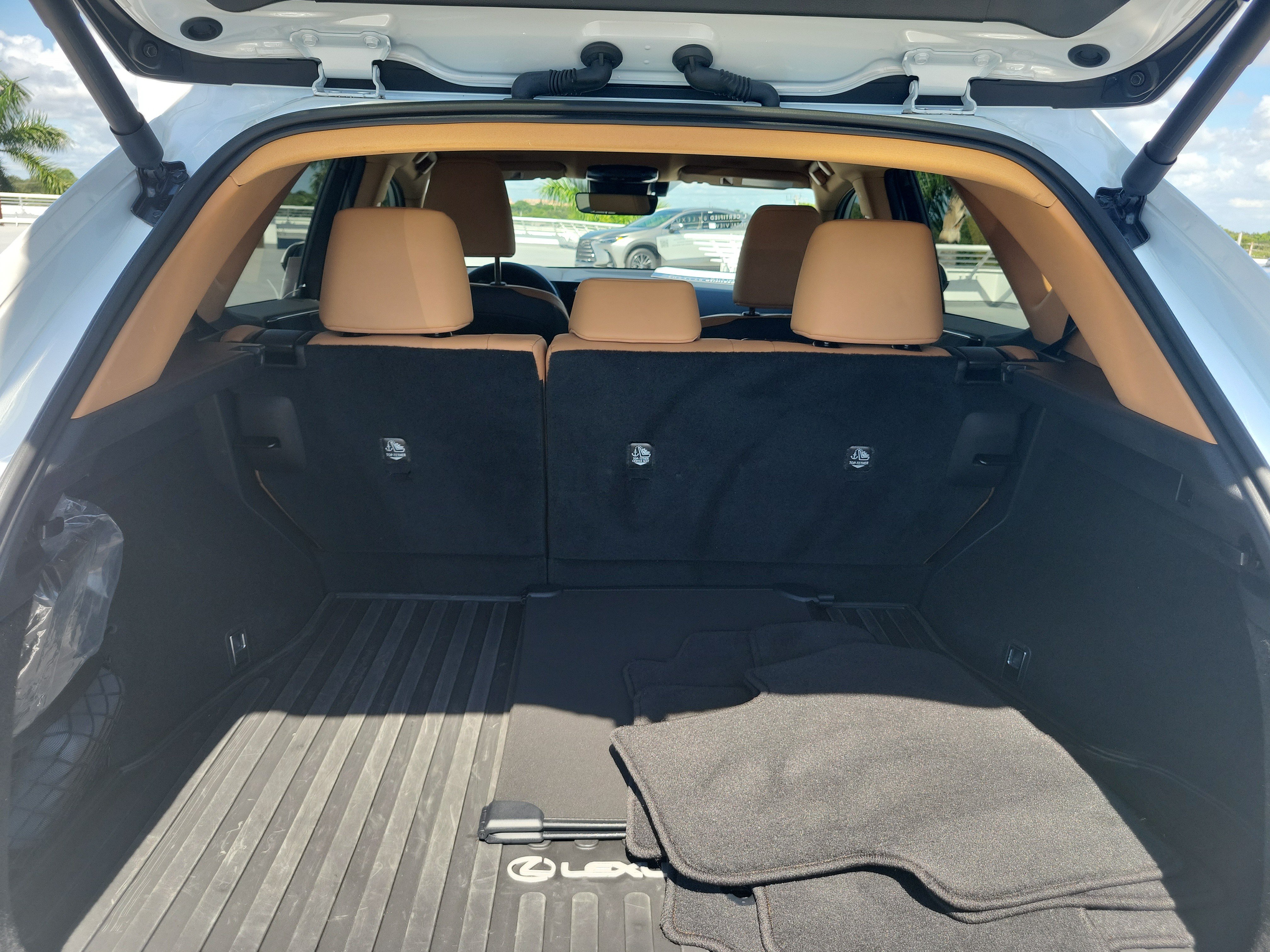 Used 2025 Lexus NX 250 FWD w/ Accessory Package (Z2) image 9