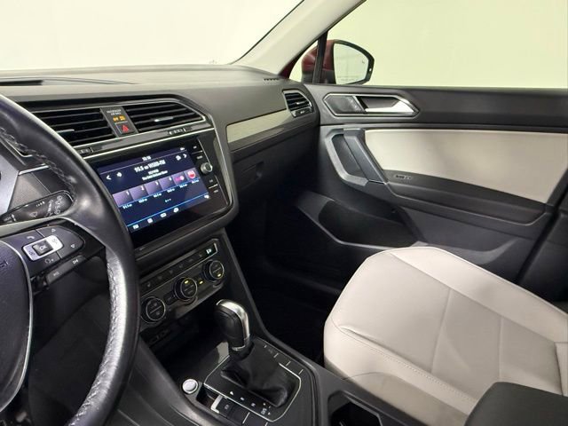 Used 2018 Volkswagen Tiguan SE w/ Panoramic Sunroof Package FWD image 26