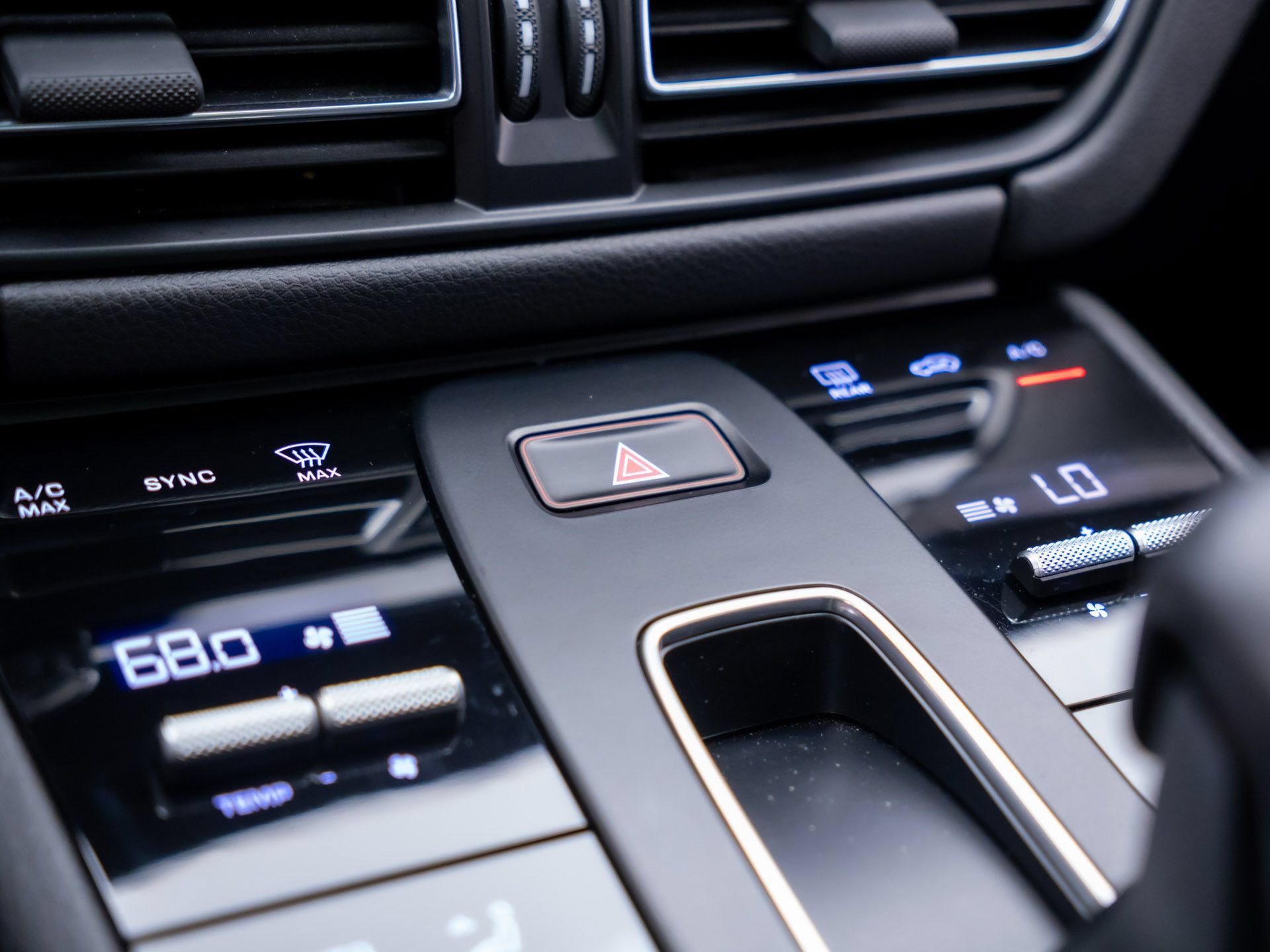 Certified 2023 Porsche Macan AWD/4WD image 26