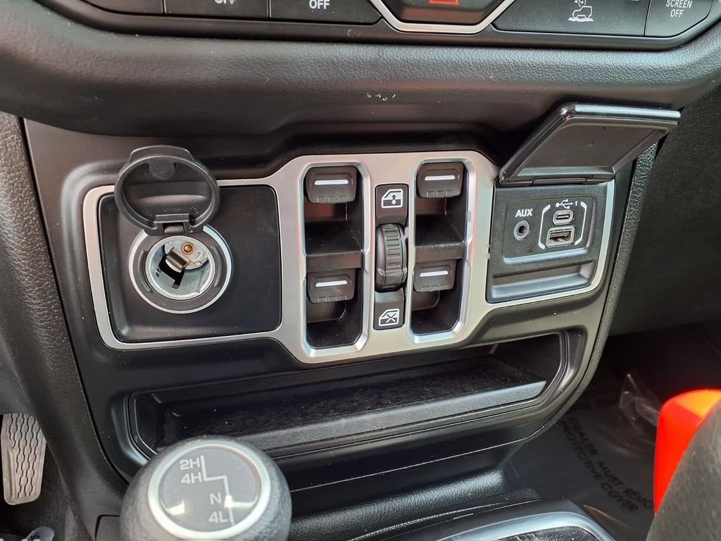Used 2025 Jeep Wrangler Unlimited Sahara AWD/4WD image 10