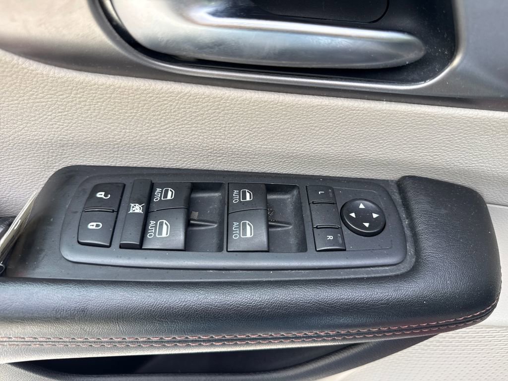 Used 2020 Chrysler Pacifica Touring-L Plus w/ Tire & Wheel Group image 15