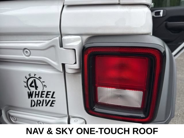 Used 2023 Jeep Wrangler Unlimited w/ Sun & Screen Package AWD/4WD image 39