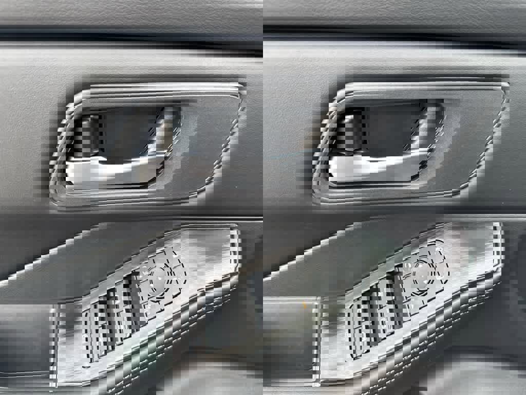 New 2026 Nissan Rogue SV image 10